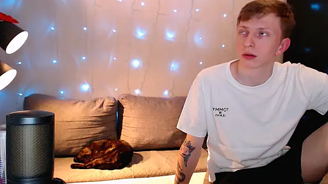 juliaanddima online show from October 18, 2025, 10:23 pm