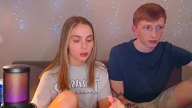 juliaanddima online show from March 18, 2025, 9:10 pm