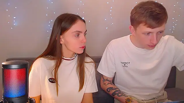 juliaanddima online show from March 16, 2025, 11:26 pm