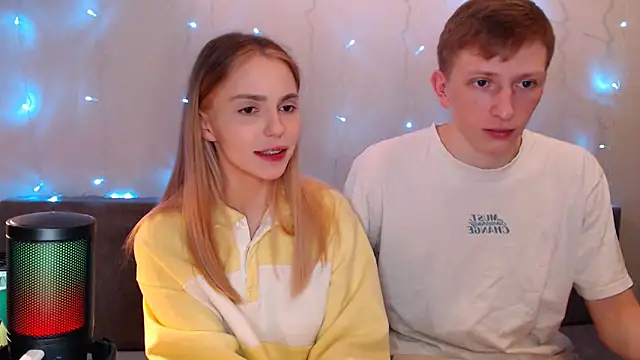 juliaanddima online show from October 1, 2025, 9:29 pm