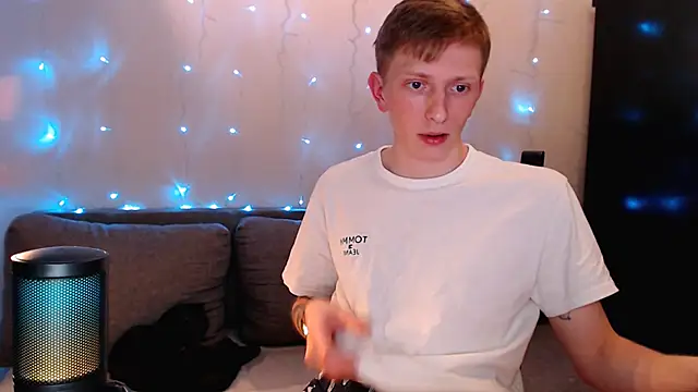 juliaanddima online show from September 30, 2025, 9:32 pm