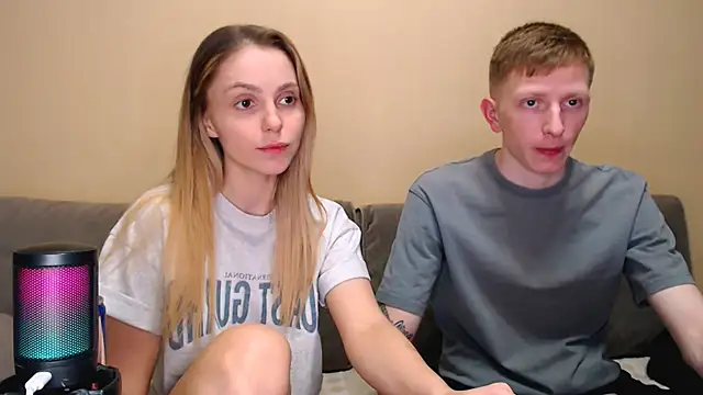 juliaanddima online show from March 7, 2026, 9:53 pm