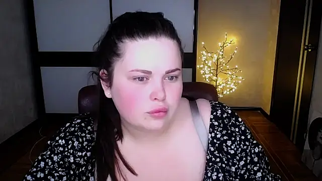 Snapshot of Emily_Mo chatting on July 19, 2026, 5:38 am Emily Mo online show from July 19, 2026, 5:38 am