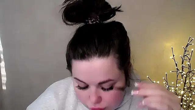 Emily Mo online show from November 25, 2025, 6:58 am