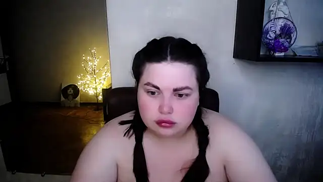Snapshot of Emily_Mo chatting on June 28, 2026, 6:09 am Emily Mo online show from June 28, 2026, 6:09 am
