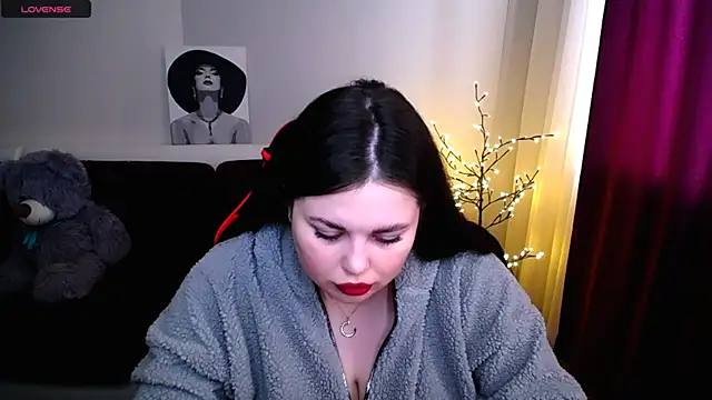 Emily Mo online show from February 26, 2025, 8:06 am