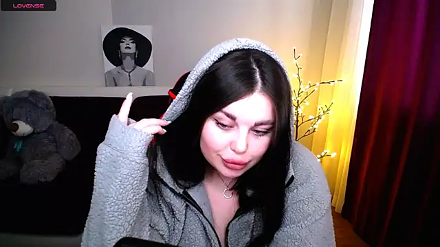 Emily Mo online show from February 26, 2025, 11:11 am