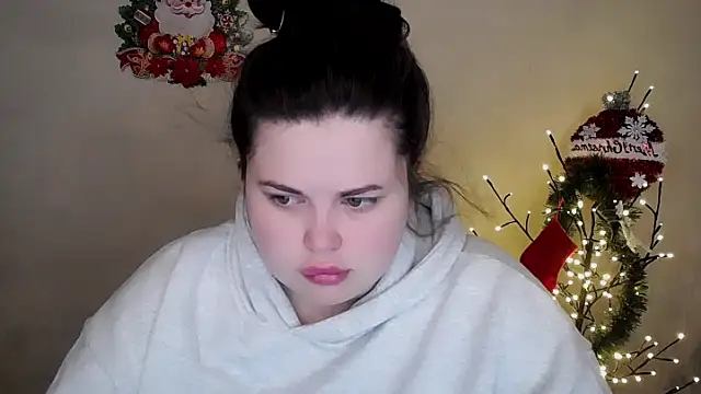 Snapshot of Emily_Mo chatting on December 17, 2025, 6:51 am Emily Mo online show from December 17, 2025, 6:51 am