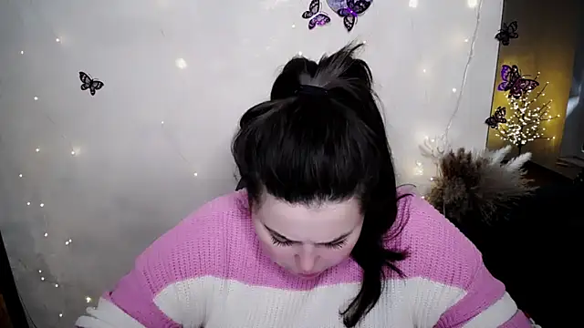 Snapshot of Emily_Mo chatting on February 17, 2026, 11:18 am Emily Mo online show from February 17, 2026, 11:18 am