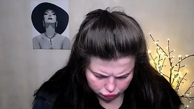 Emily Mo online show from September 10, 2025, 5:50 am