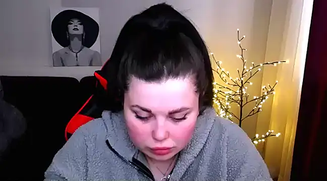 Emily Mo online show from February 27, 2025, 9:50 am