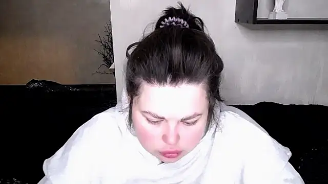 Emily Mo online show from October 23, 2025, 5:39 am