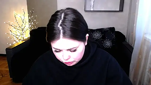 Emily Mo online show from March 17, 2025, 6:51 am