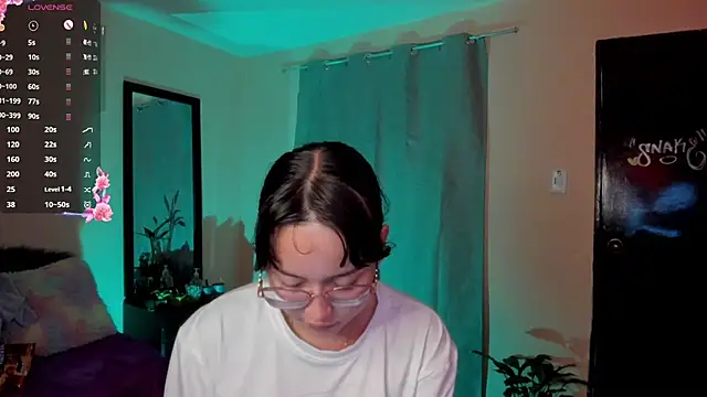 Snapshot of shantalc3rezo chatting on February 21, 2026, 8:33 pm shantalc3rezo online show from February 21, 2026, 8:33 pm