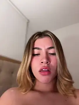 Snapshot of Your_Honeey chatting on February 15, 2025, 6:12 am Your Honeey online show from February 15, 2025, 6:12 am