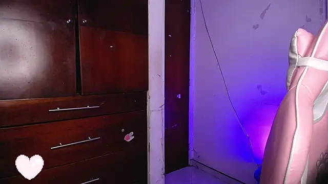 Snapshot of eva_six chatting on November 7, 2025, 10:57 pm eva six online show from November 7, 2025, 10:57 pm