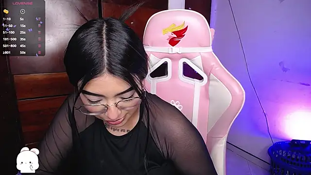 Snapshot of eva_six chatting on November 19, 2025, 9:04 pm eva six online show from November 19, 2025, 9:04 pm