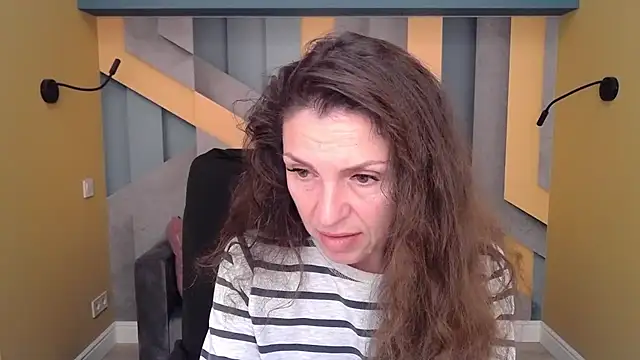 EllaLong online show from October 26, 2025, 12:38 pm