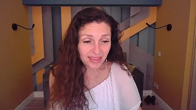 Snapshot of EllaLong chatting on June 3, 2026, 2:33 pm EllaLong online show from June 3, 2026, 2:33 pm