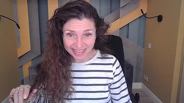 EllaLong online show from November 2, 2025, 12:32 pm