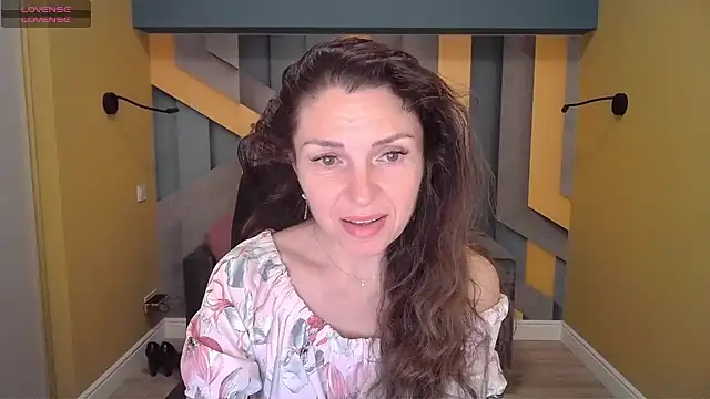 EllaLong online show from February 7, 2025, 12:28 pm