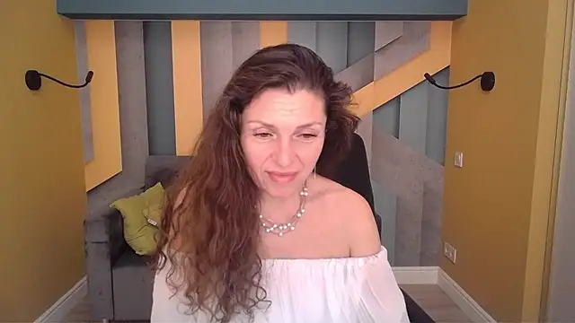 EllaLong online show from April 1, 2026, 1:52 pm