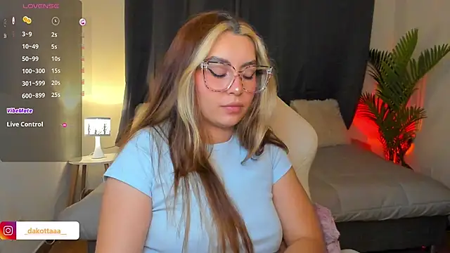 Snapshot of dakottaa_ chatting on May 23, 2026, 12:09 am dakottaa online show from May 23, 2026, 12:09 am