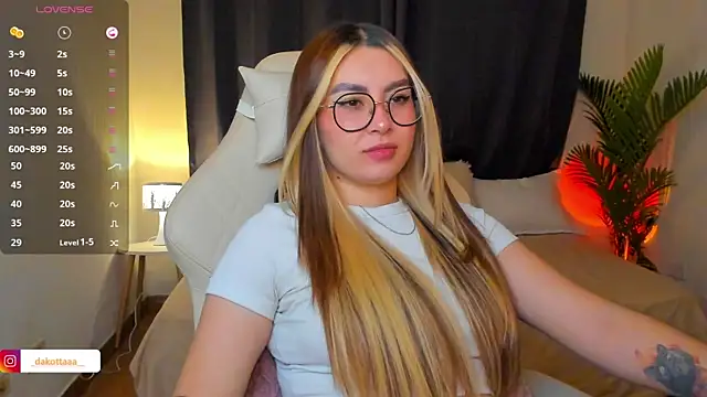 Snapshot of dakottaa_ chatting on July 7, 2026, 12:13 am dakottaa online show from July 7, 2026, 12:13 am