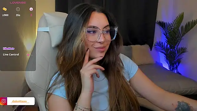 dakottaa  online show from February 2, 2026, 11:37 pm