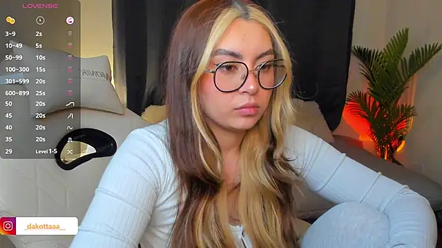 Snapshot of dakottaa_ chatting on May 15, 2026, 11:14 pm dakottaa online show from May 15, 2026, 11:14 pm