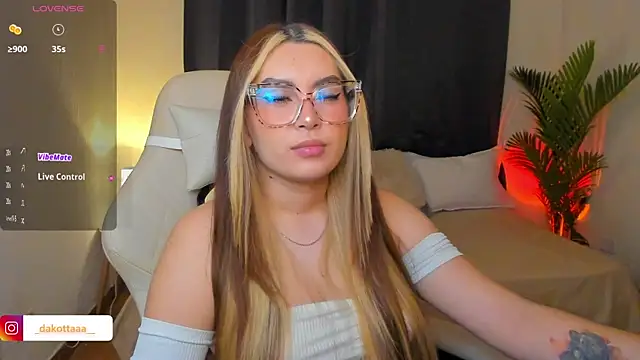 Snapshot of dakottaa_ chatting on May 28, 2026, 12:29 am dakottaa online show from May 28, 2026, 12:29 am