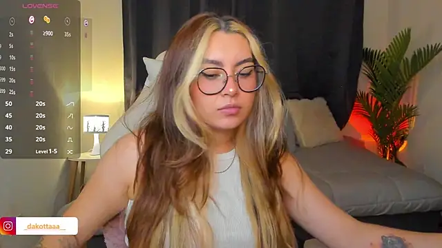Snapshot of dakottaa_ chatting on May 25, 2026, 11:36 pm dakottaa online show from May 25, 2026, 11:36 pm