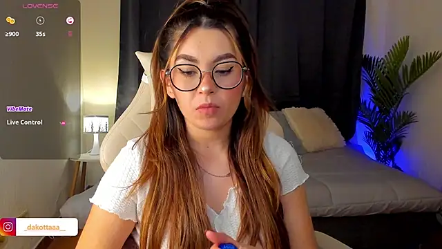 Snapshot of dakottaa_ chatting on September 25, 2025, 11:33 pm dakottaa online show from September 25, 2025, 11:33 pm