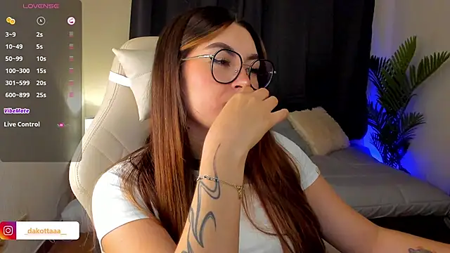 Snapshot of dakottaa_ chatting on September 24, 2025, 11:43 pm dakottaa online show from September 24, 2025, 11:43 pm