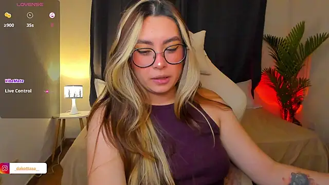 Snapshot of dakottaa_ chatting on July 25, 2026, 12:07 am dakottaa online show from July 25, 2026, 12:07 am