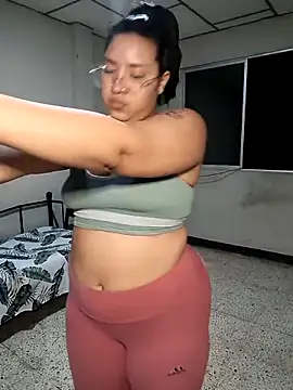 Snapshot of DanelyLopez chatting on December 5, 2025, 2:32 am DanelyLopez online show from December 5, 2025, 2:32 am