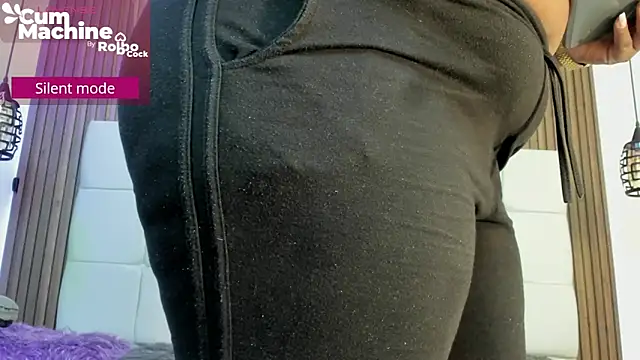 Snapshot of Saravy_Blandon chatting on March 4, 2026, 10:01 am Saravy Blandon online show from March 4, 2026, 10:01 am