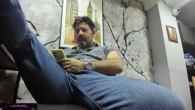 Maxi TheBigDaddy online show from November 19, 2025, 10:37 am