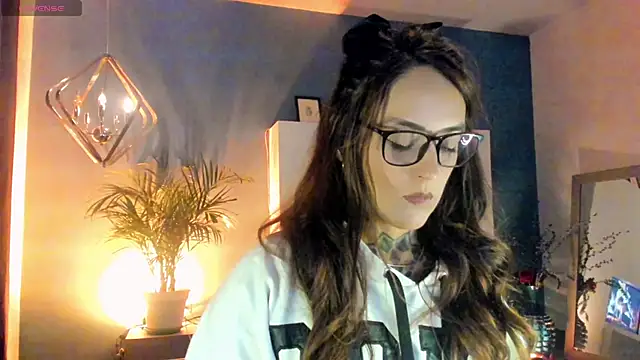 Snapshot of Megan_inked chatting on May 6, 2026, 3:43 am Megan inked online show from May 6, 2026, 3:43 am