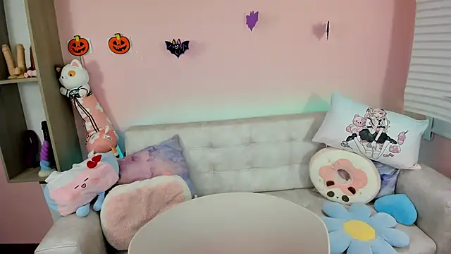 tinysara online show from October 2, 2025, 4:21 pm