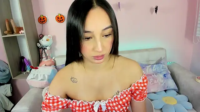 tinysara online show from October 15, 2025, 4:26 pm