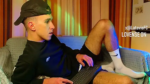 Snapshot of Midnighter_ chatting on November 21, 2025, 12:48 pm Midnighter online show from November 21, 2025, 12:48 pm