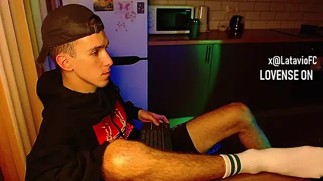 Midnighter  online show from September 28, 2025, 3:24 am