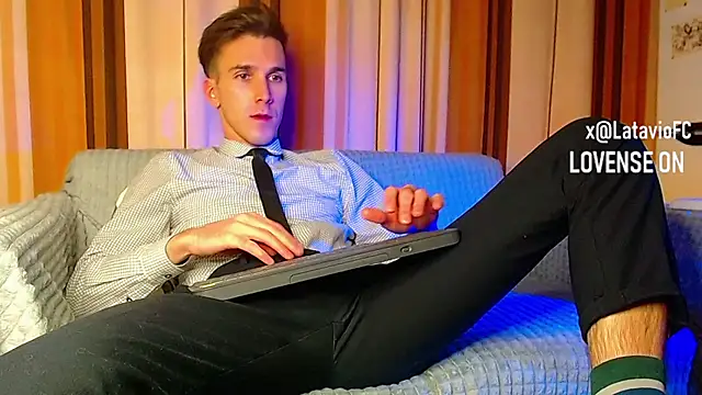 Snapshot of Midnighter_ chatting on November 22, 2025, 12:54 am Midnighter online show from November 22, 2025, 12:54 am