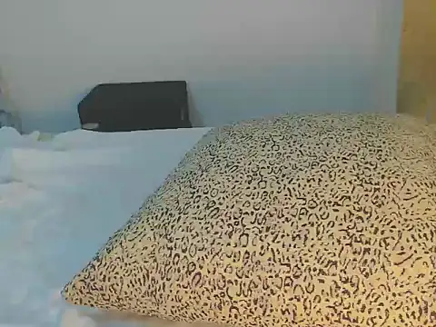 Snapshot of wetmypants chatting on October 4, 2025, 8:38 am wetmypants online show from October 4, 2025, 8:38 am