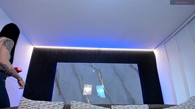 charlottewhitte online show from September 9, 2025, 11:19 am