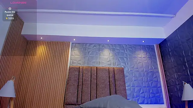 charlottewhitte online show from March 25, 2026, 11:53 am