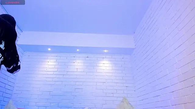 charlottewhitte online show from December 4, 2025, 12:04 pm