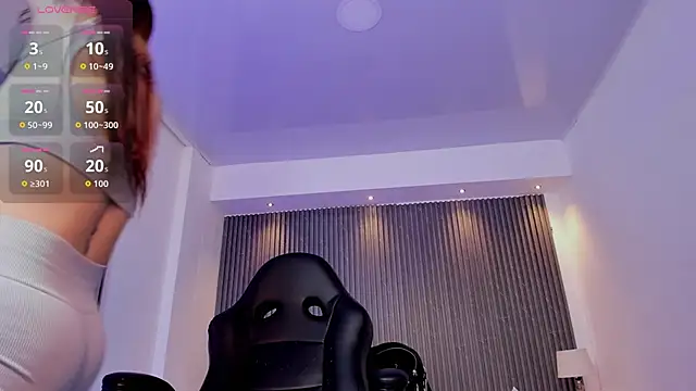 charlottewhitte online show from April 23, 2026, 11:49 am