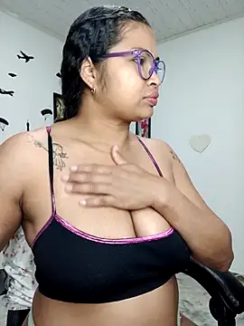 Snapshot of chalohott chatting on October 5, 2025, 11:01 am chalohott online show from October 5, 2025, 11:01 am